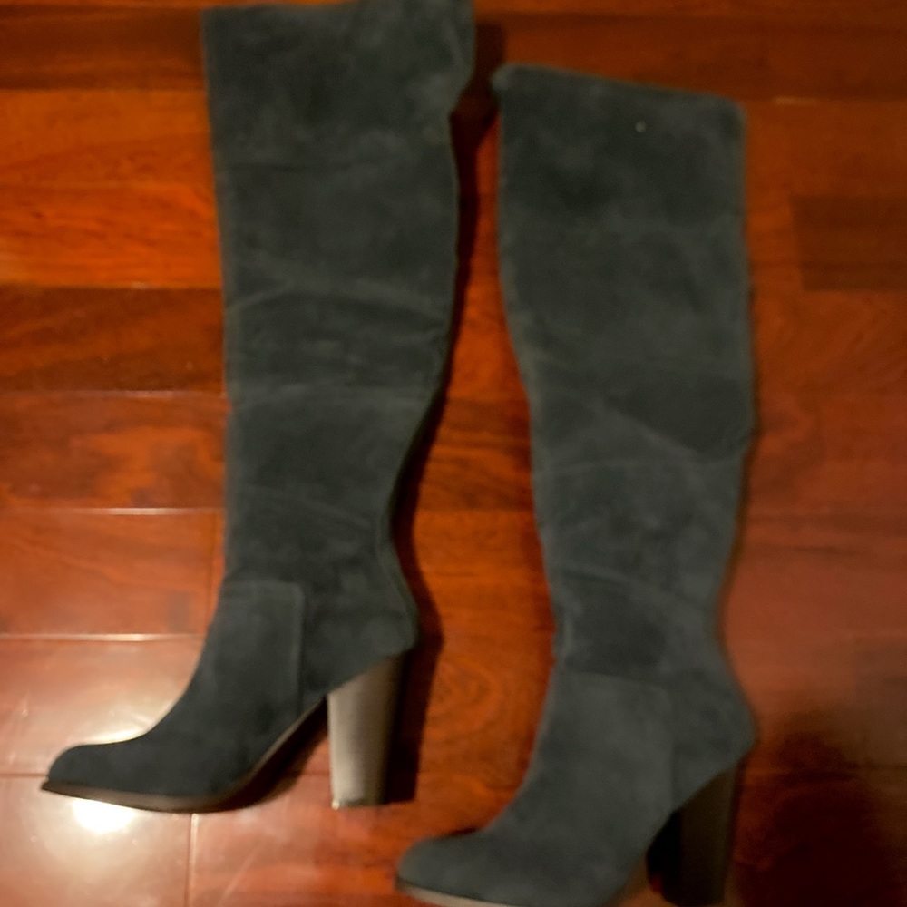 Shoe dazzle boots. Size 8. Never worn.